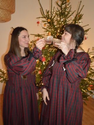 Máte už svůj outfit na štědrý den? Dneska jsme dofotili ✨SVÁTEČNÍ DROP✨ Prvními šaty jsou tyto kostkované, které jsme...