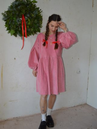 🍬BONBÓNKY🍬 Tyto šaty u vás minulý rok bodovaly a tak byly i pro tento rok jasná volba. Je tu někdo kdo si na ně brousí...