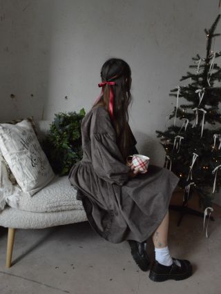 Tak, jestli jsem se na něco těšila, tak to je určitě drop zimních šatů, ve kterým budou manšestrové a sametové kousky 🎊...