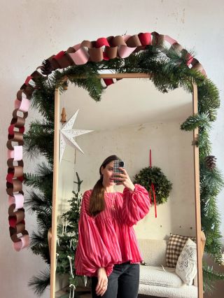 Jsem moc ráda, že vás halenky zaujaly ❤️ už je najdete na webu, kde si je můžete zakoupit. V lednu nás pak budou čekat...